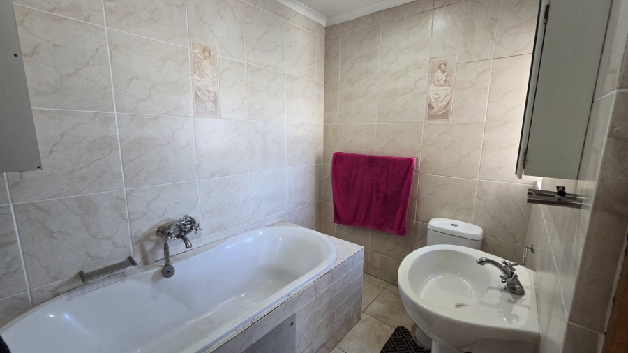 6 Bedroom Property for Sale in Churchill Estate Western Cape